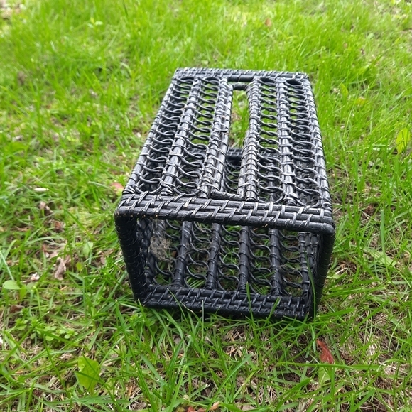 Vintage black boho woven wicker tissue box holder - Picture 4 of 7